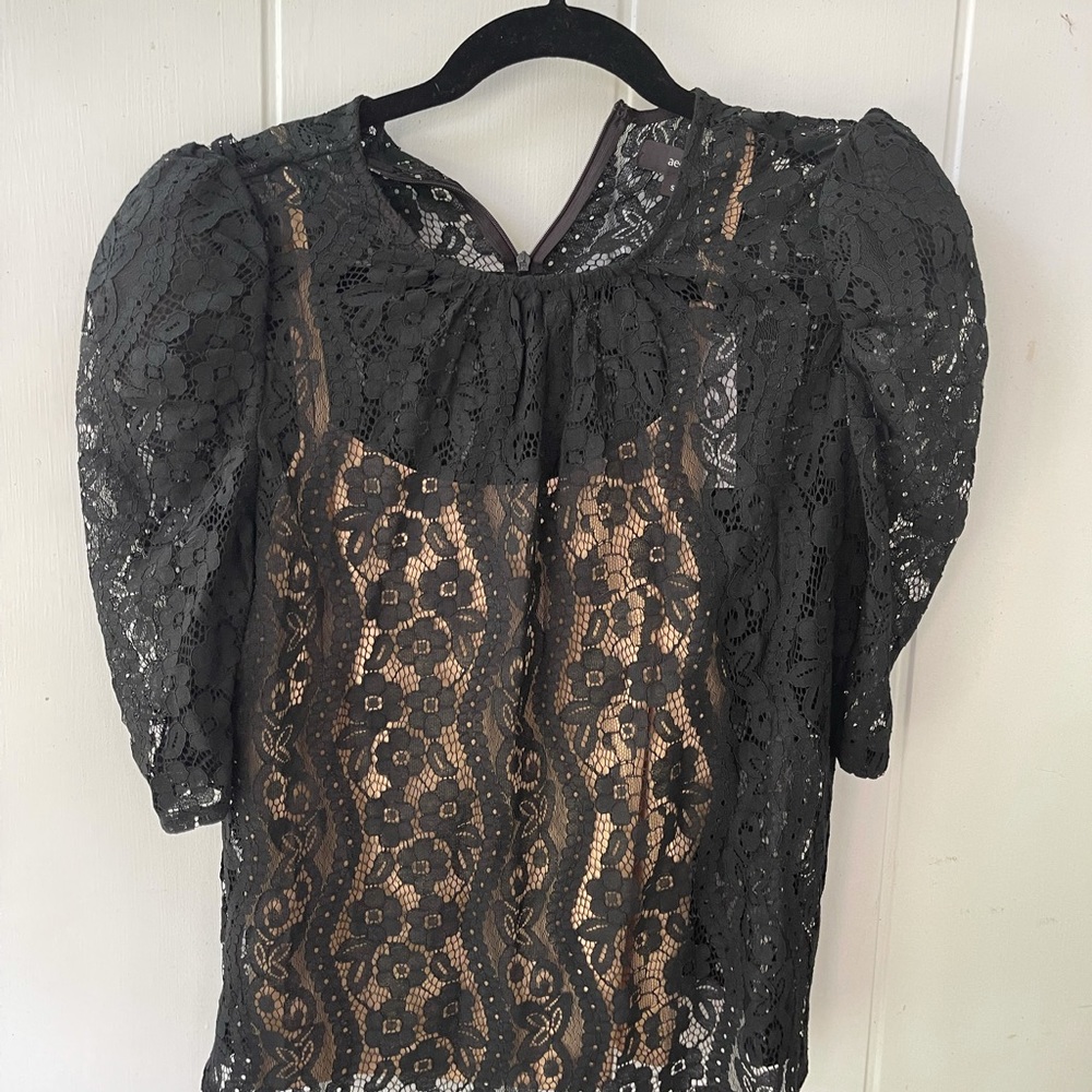 Aeom size small top NWT